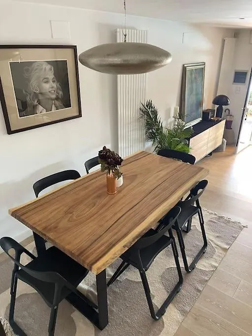 דירות קסטלדפלס Wonderful House Near Barcelona ספרד