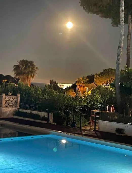דירות קסטלדפלס Wonderful House Near Barcelona