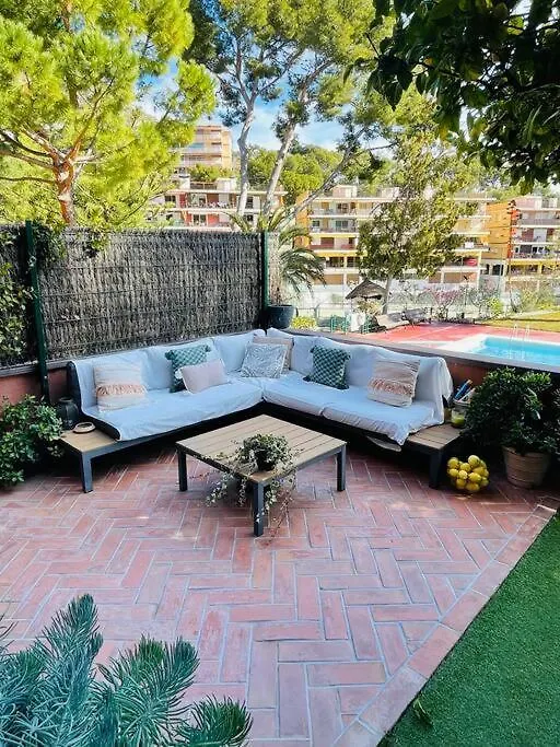 דירות קסטלדפלס Wonderful House Near Barcelona ספרד