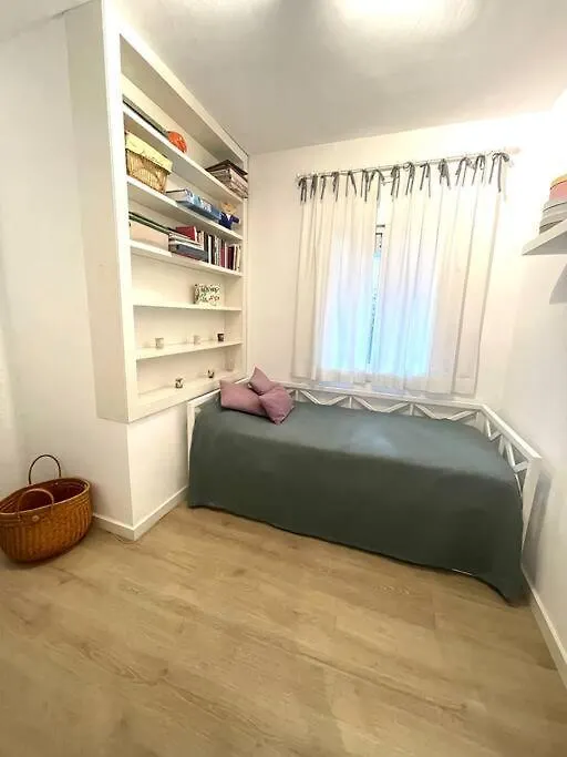 דירות קסטלדפלס Wonderful House Near Barcelona 0*,