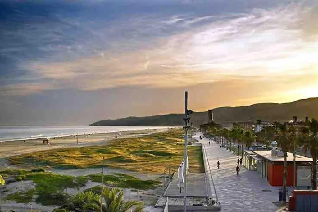 דירות קסטלדפלס Wonderful House Near Barcelona 0*,